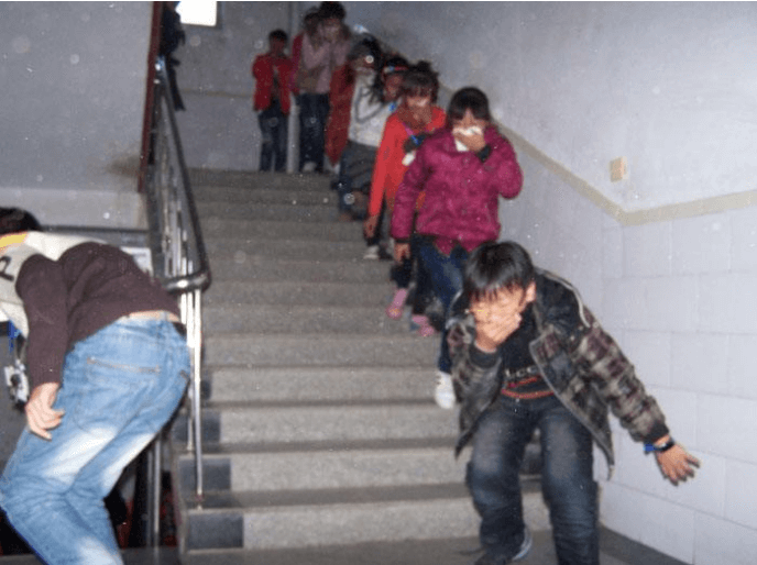 電纜橋架線路出現問題及時疏散人群